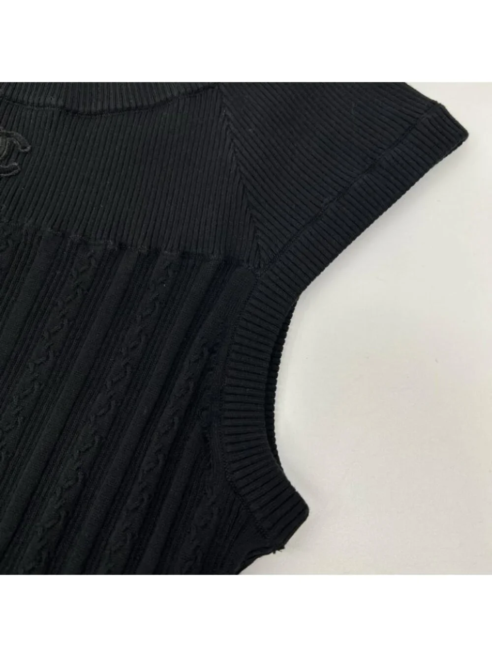 Chanel Black CC Logo Sleeveless Rib Knit Sweater 38